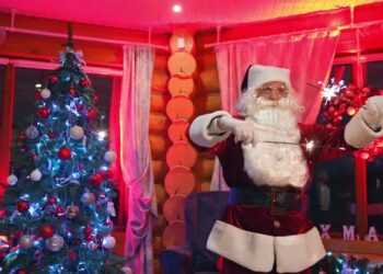 VideoHive Funny Santa with Christmas lights dancing in the house. 46140417